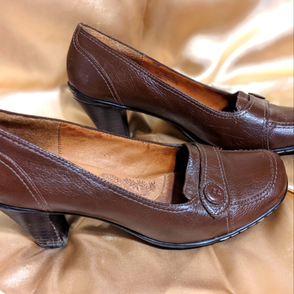 Sz 8 Sofft kitty heels